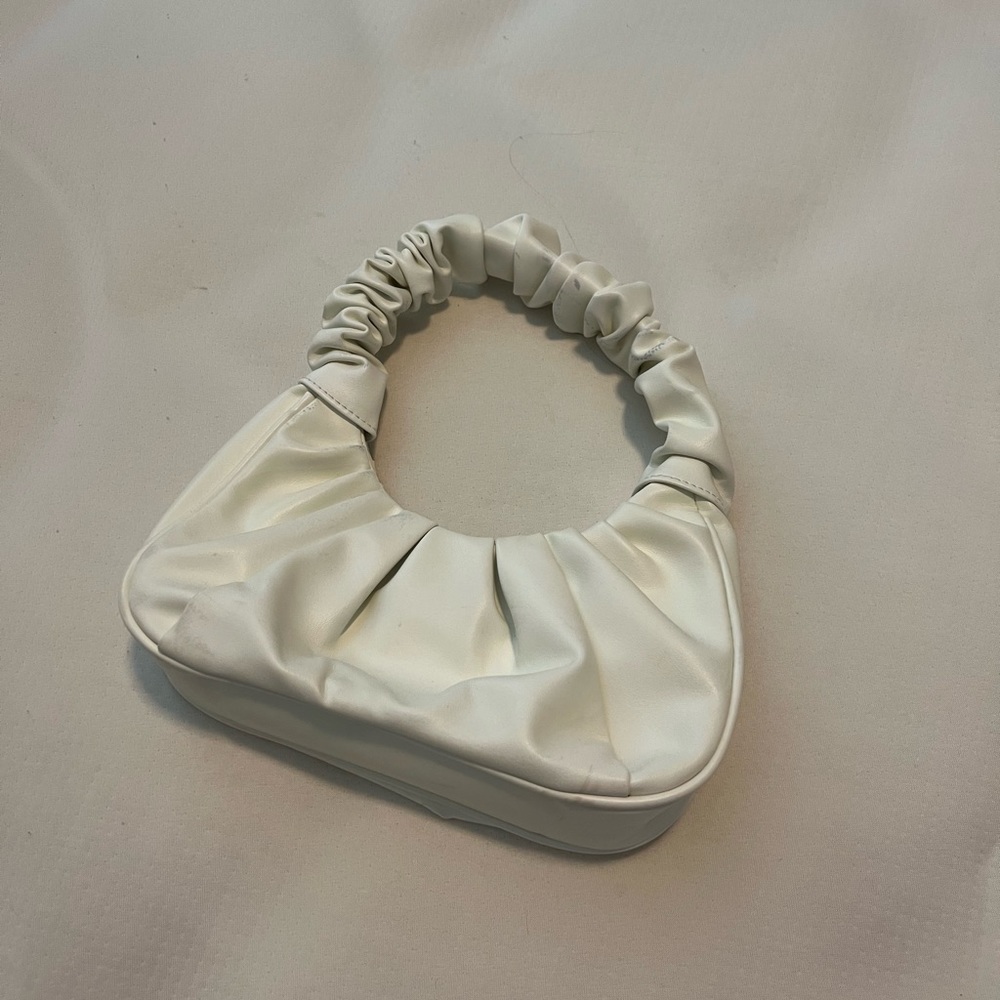 White shoulder bag